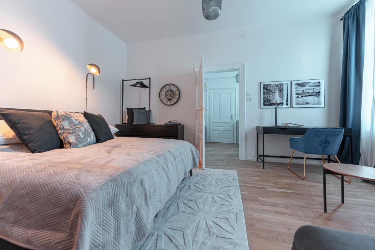 City Appartement Wagram Am Hauptbahnhof Sankt Poelten Exterior foto